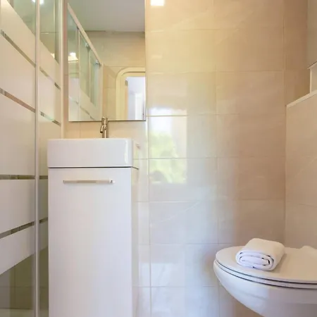 아파트 Lympia -cosy Studio, 200 M Plages De - Le Port *